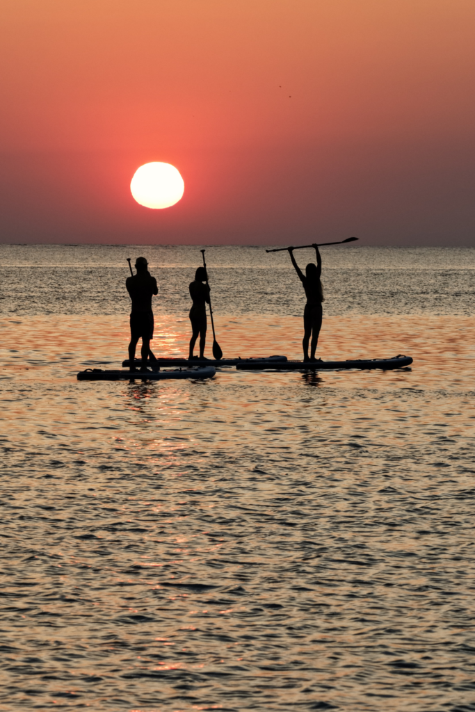 sunrise amanecer actividades activities costa brava rental alquiler lloguer padelsurf kayak caiac sup stand up paddle begur costa brava