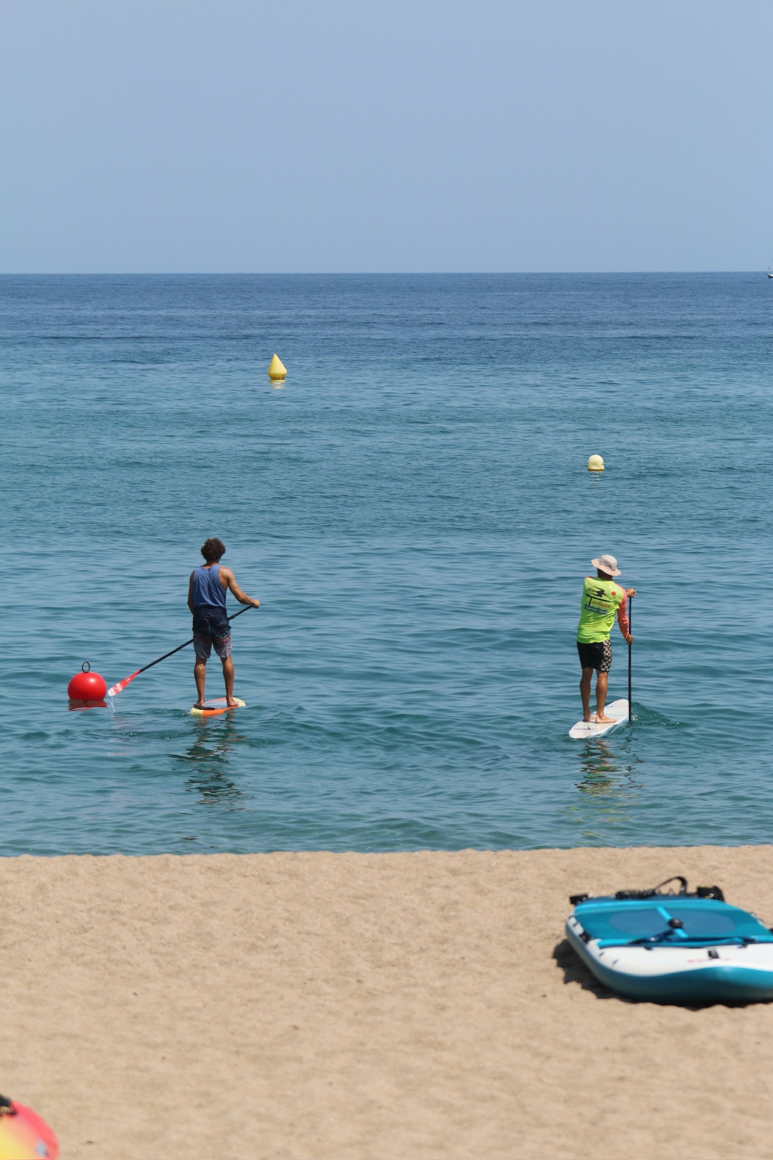 Flat water lesson sup foil downwind pantai costabrava 
