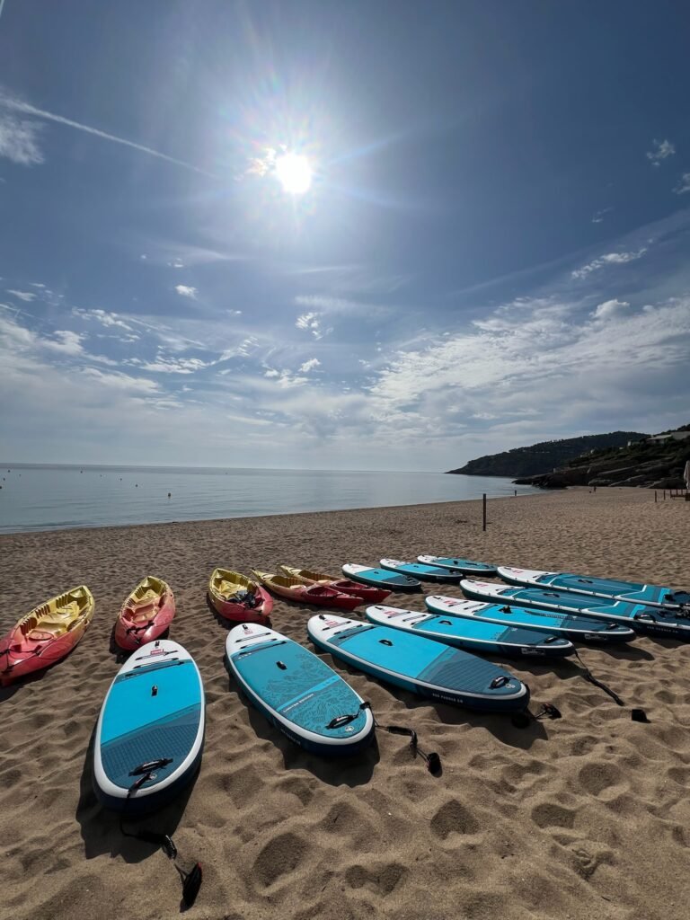 Summer sea camp in Begur by Pantai Costa Brava. Casal de verano para niños en begur, pals.