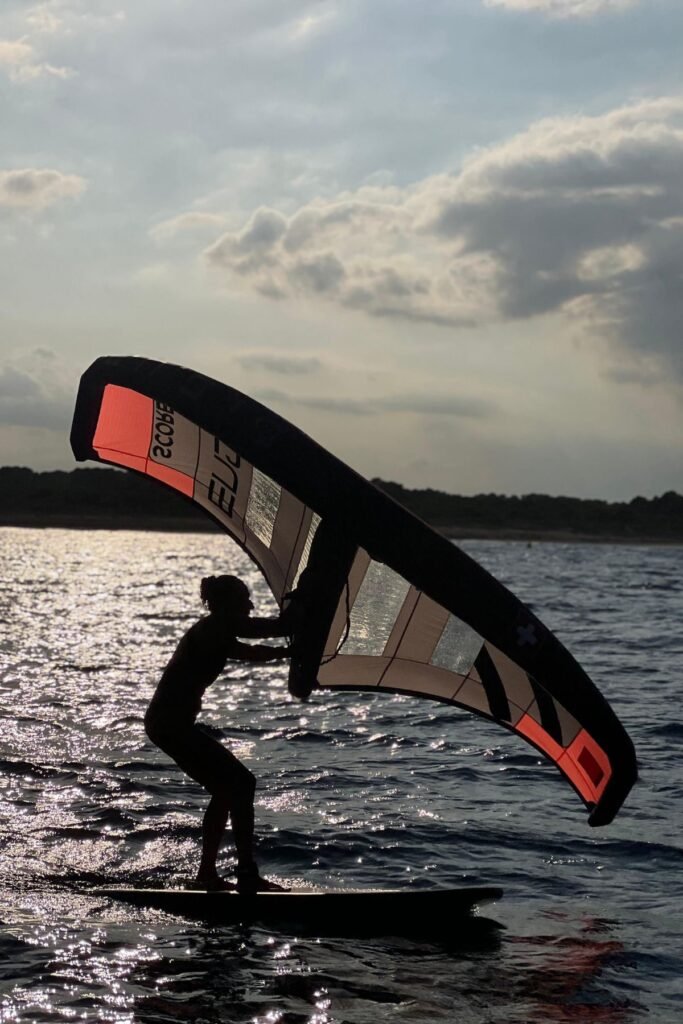 clase de wingfoil pantano costa brava bea